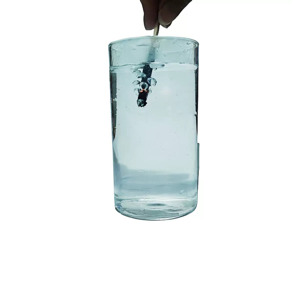 WATERPROOF SURVIVAL MATCHES – 20PCS WITH CASE 🔥